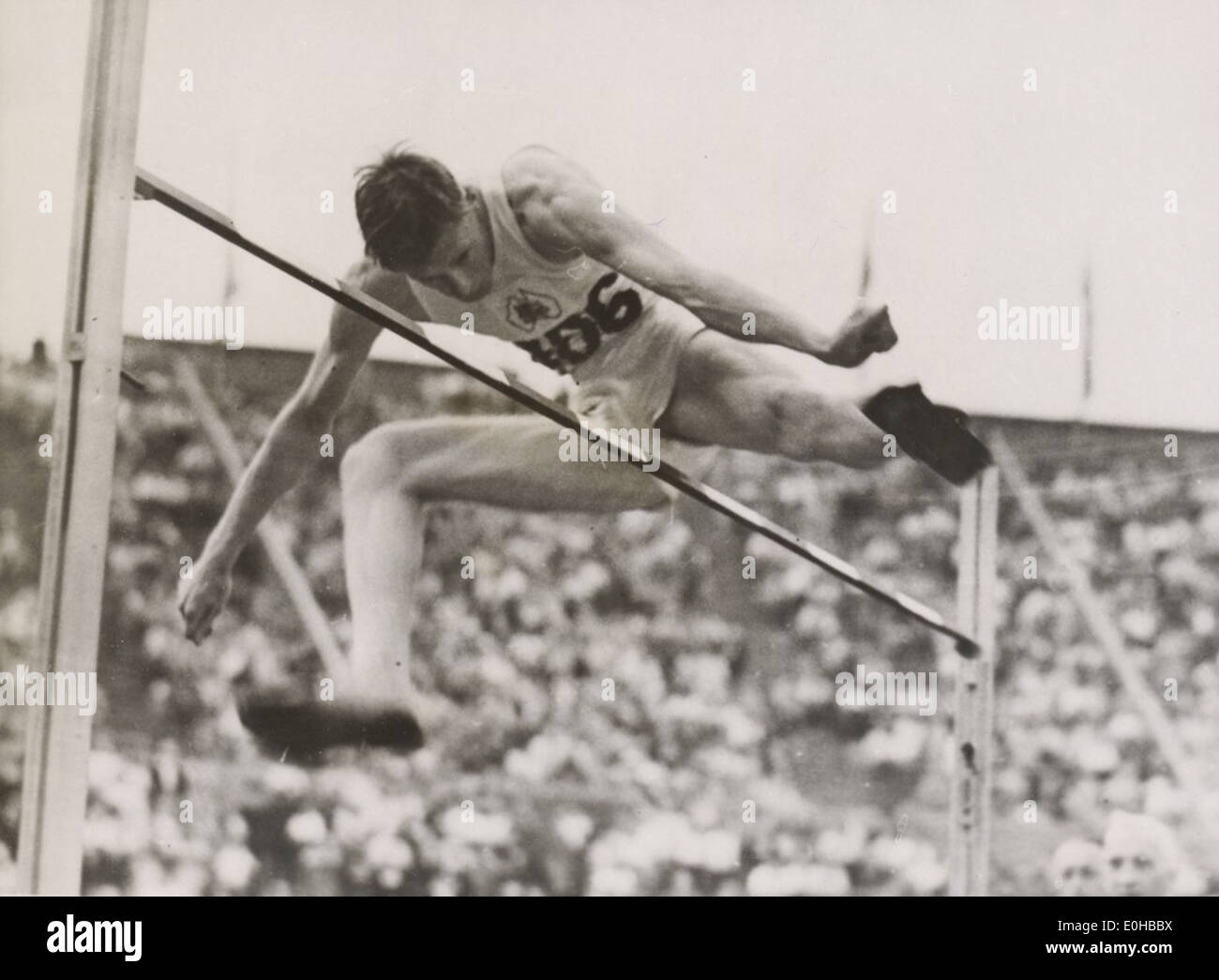 Athlet John Winter gewann das Hochsprung-Event bei den Olympischen Spielen in London August 1948. Stockfoto