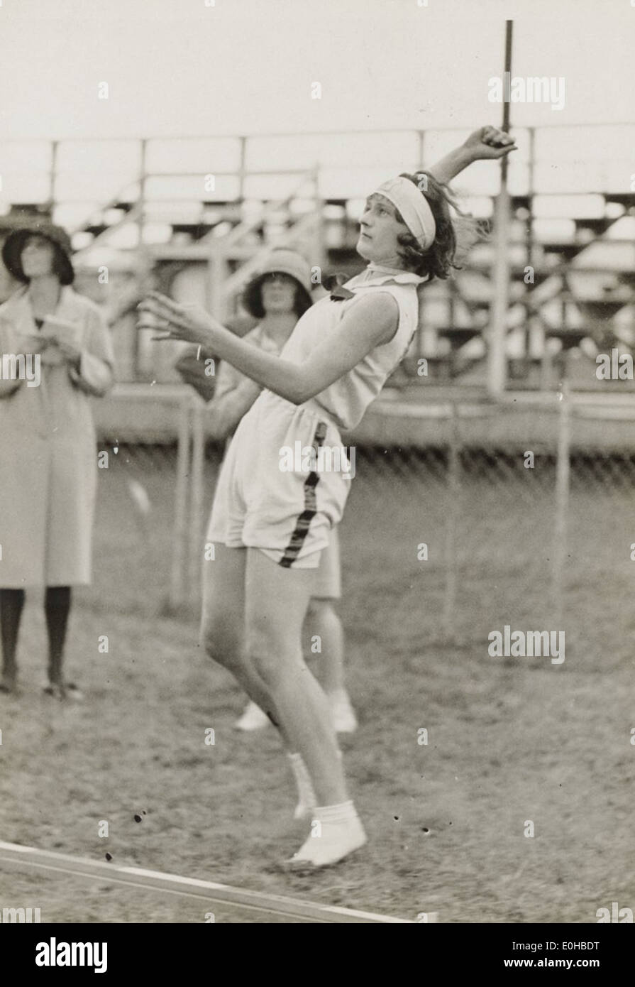 Athlet Nell Gould von St George warf den Diskus, New-South.Wales, ca. 1937. Stockfoto