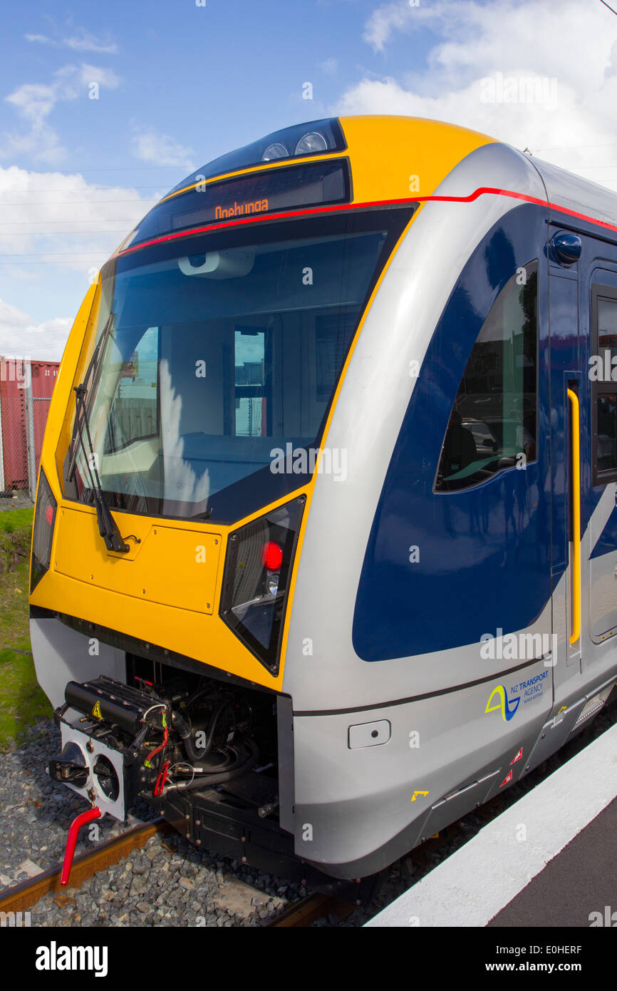 Der neue Auckland Transport elektrischer Zug am ersten Tag der Operation, Onehunga, Auckland, Neuseeland Stockfoto