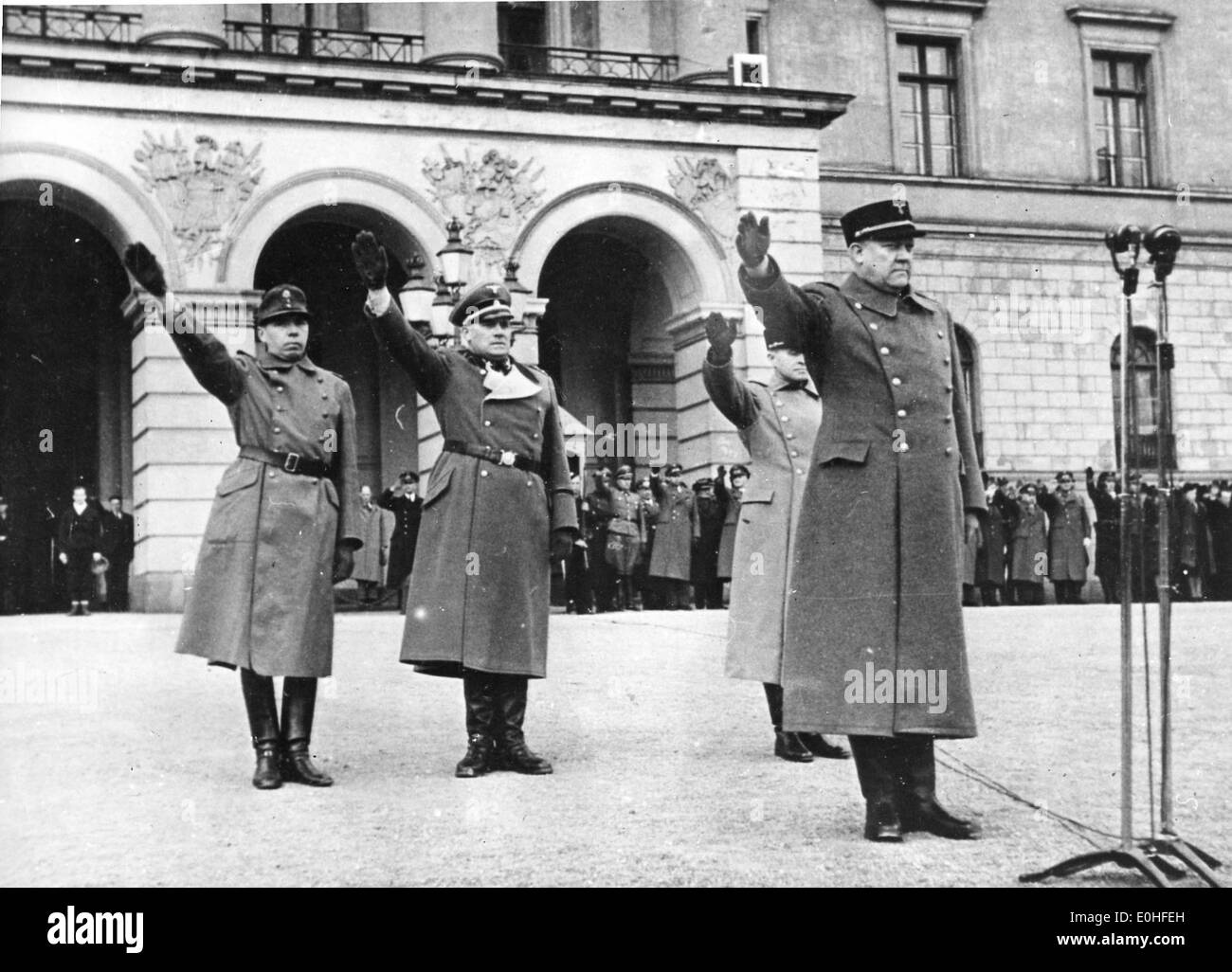 Ein Foto mit Vidkun Quisling während des Zweiten Weltkriegs, das seine Rolle bei der Entsendung von Norwegern an die Ostfront zeigt. Quisling arbeitete mit Nazi-Deutschland zusammen und trug zur Besetzung Norwegens bei. Stockfoto