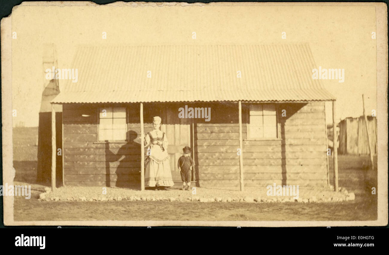 Mutter und Kind vor Wetterschenkel Hütte, Gulgong [?], New-South.Wales, ca. 1872. Stockfoto