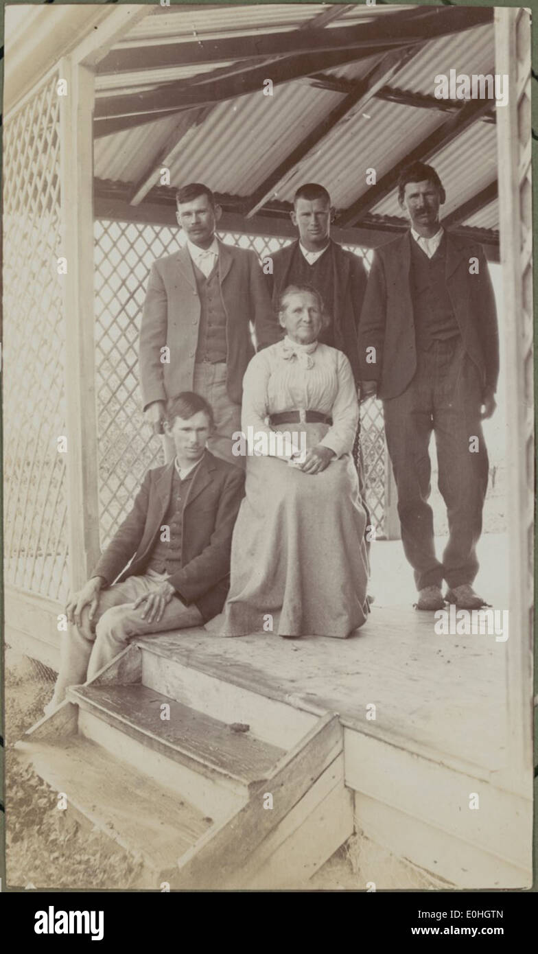 Porträt von vier Söhnen von einer wohlhabenden Schafzüchter mit ihrer Mutter, New-South.Wales, 1910 Stockfoto