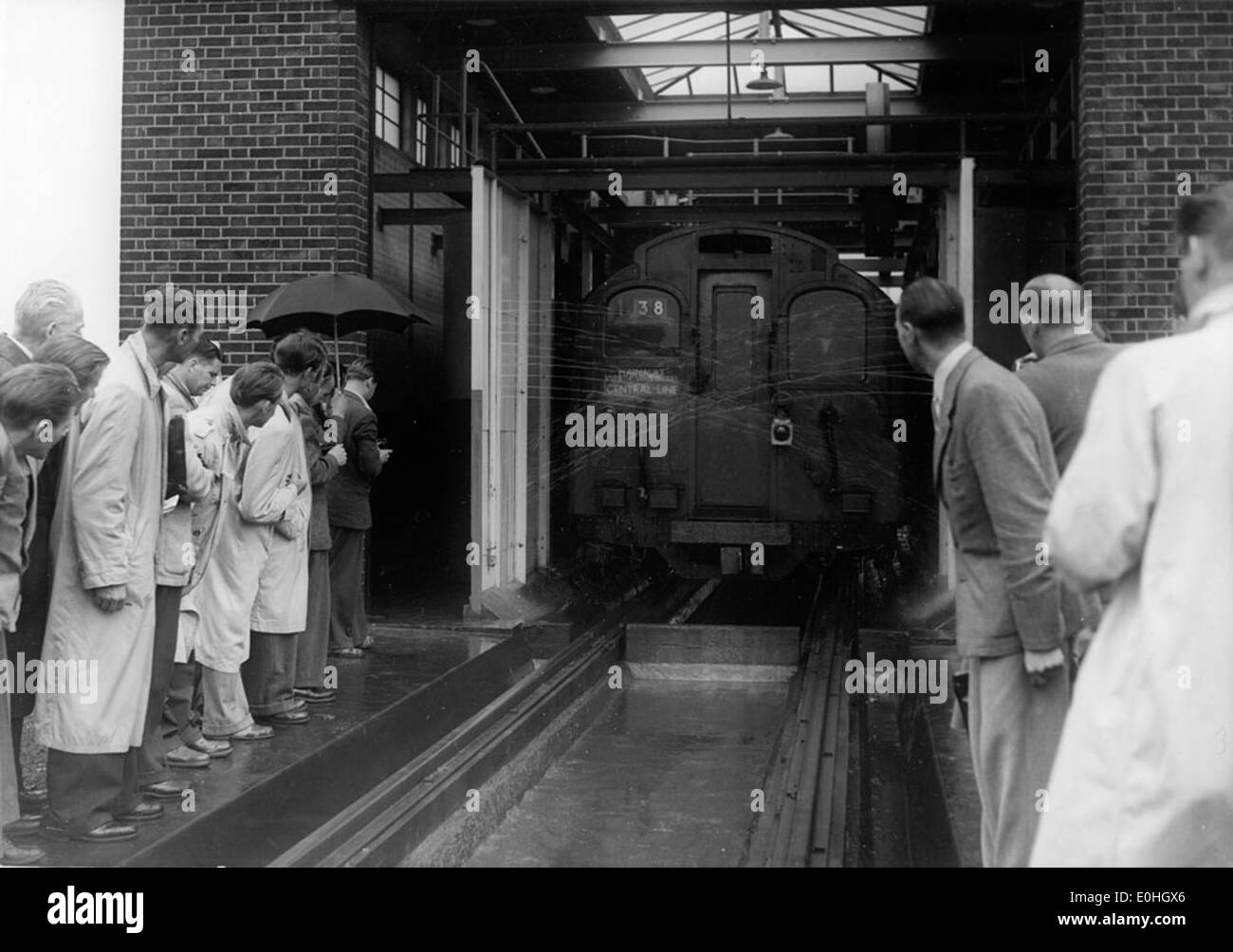 Im Jahr 1948 besuchten Mitarbeiter von Stockholm Transport London Transport zu einem professionellen Austausch, um Wissen über öffentliche Verkehrssysteme auszutauschen und die Dienstleistungen in beiden Städten zu verbessern. Stockfoto