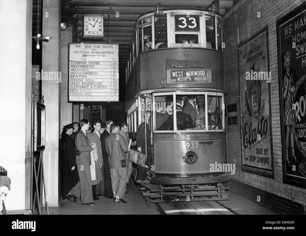 Dieser Titel bezieht sich auf einen Besuch von Mitarbeitern von Stockholm Transport bei London Transport im Jahr 1948, der wahrscheinlich zu einem professionellen Austausch im Zusammenhang mit Verkehrssystemen führte. Stockfoto