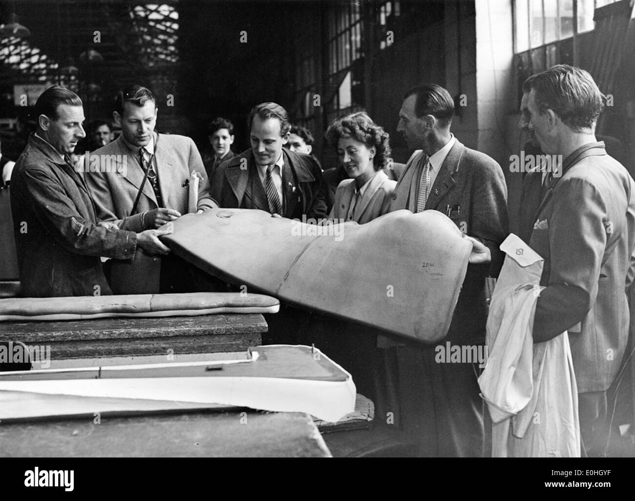 Ein Besuch von Mitarbeitern von Stockholm Transport bis London Transport im Jahr 1948, der den Austausch von Wissen und Praktiken zwischen den europäischen Verkehrssystemen in der Nachkriegszeit widerspiegelt. Stockfoto