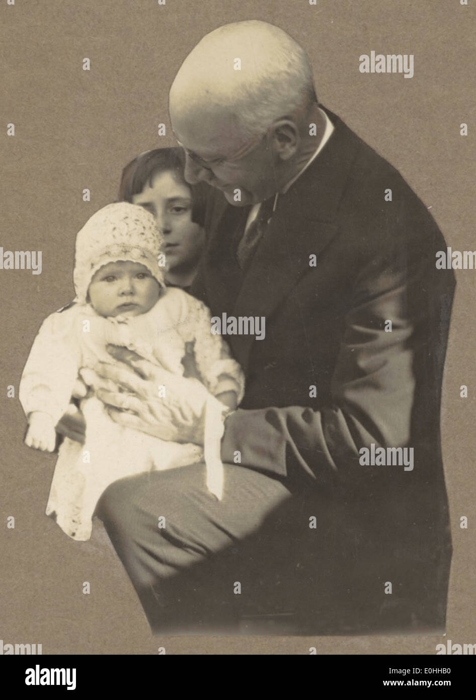 Cyril und Ethel Ritchard der Vater, Herbert Ritchard, mit einem Baby auf seine Knie und sein Kind auf, 1926 Stockfoto