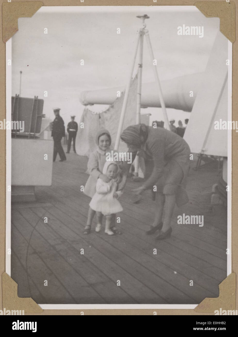 Prinz William, Prinz Richard und ihre Kindermädchen an Bord der HMS King George V, 1946 Stockfoto