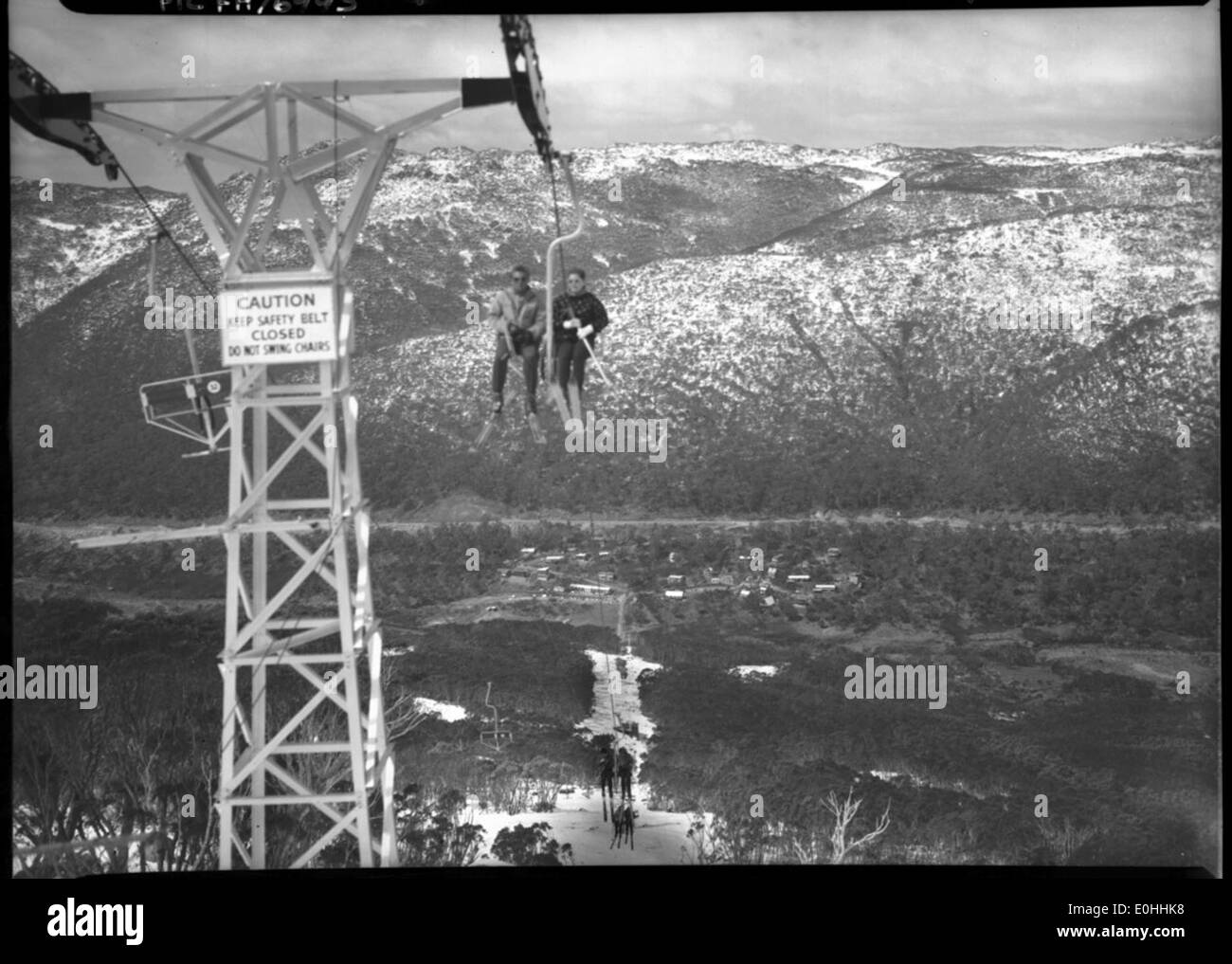 Thredbo ski Lift & Dorf: [Snowy Mountains Hydro-Electric Scheme, New South Wales] / Stockfoto