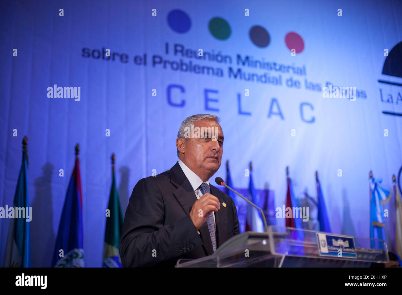 Antigua Guatemala, Guatemala. 13. Mai 2014. Präsident von Guatemala Otto Pérez Molina befasst sich mit der feierlichen Eröffnung des Ministertreffens auf das Weltproblem von Drogen in Antigua Guatemala, Guatemala, vom 13. Mai 2014. CELAC Ministern und Vertretern der öffentlichen Sicherheit nahmen an der zweitägigen Sitzung über die Strategie gegen Drogen und Initiativen der Antwort auf diese Geißel. Bildnachweis: Luis Echeverria/Xinhua/Alamy Live-Nachrichten Stockfoto
