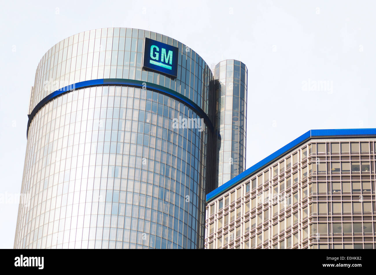 General Motors-Emblem auf der Gebäude in der Innenstadt von Detroit, Bestandteil der Renaissance Center G.M. Stockfoto