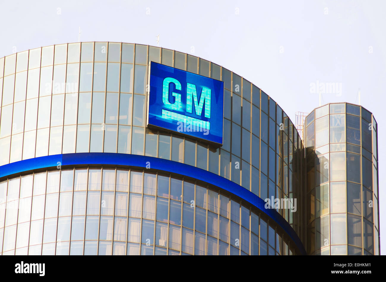 General Motors-Logo auf dem Hochhaus in der Innenstadt von Detroit Stockfoto