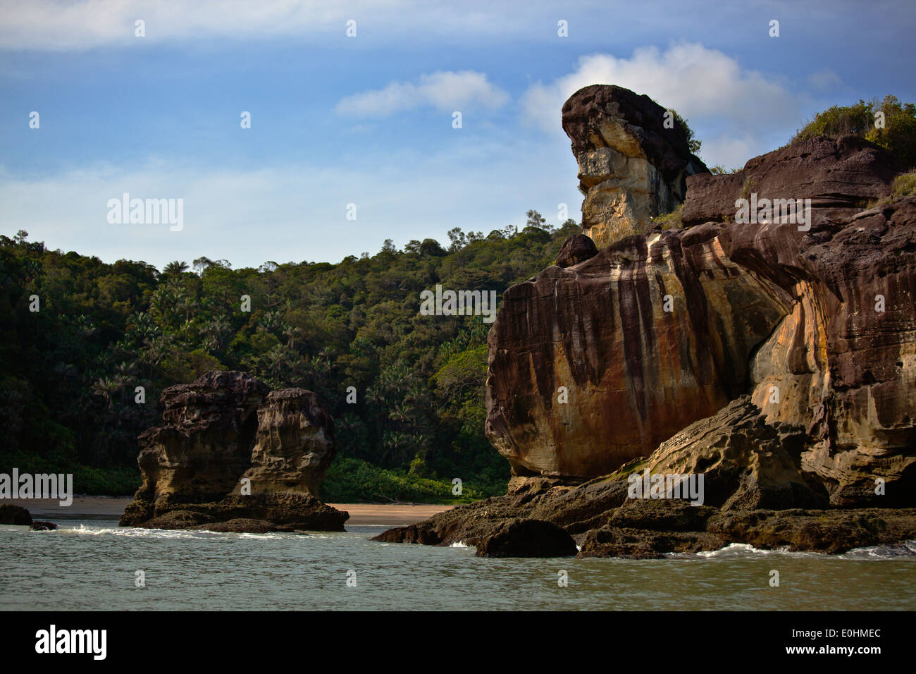 SEASTACKS entlang der Küste im BAKO Nationalpark befindet sich in SARAWAK - BORNEO, MALAYSIA Stockfoto