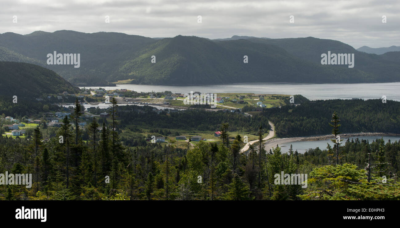 Stadt entlang der Küste, Bonne Bay, Norris Point, Gros Morne National Park, Neufundland und Labrador, Kanada Stockfoto