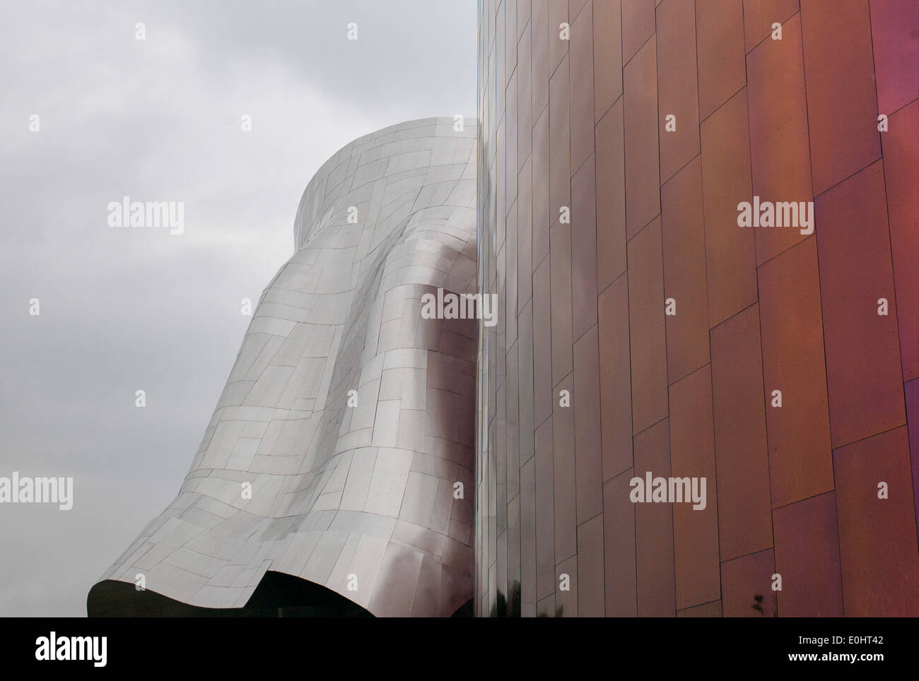 Niedrigen Winkel Außenansicht des EMP Museum, Seattle, Washington State, USA Stockfoto
