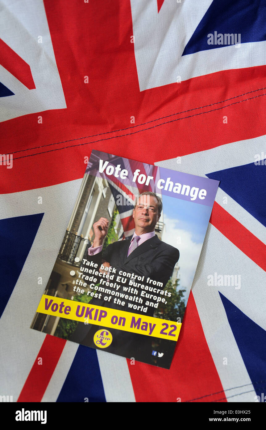 UKIP-Wahl-Broschüre auf Anschluß-Markierungsfahne Stockfoto