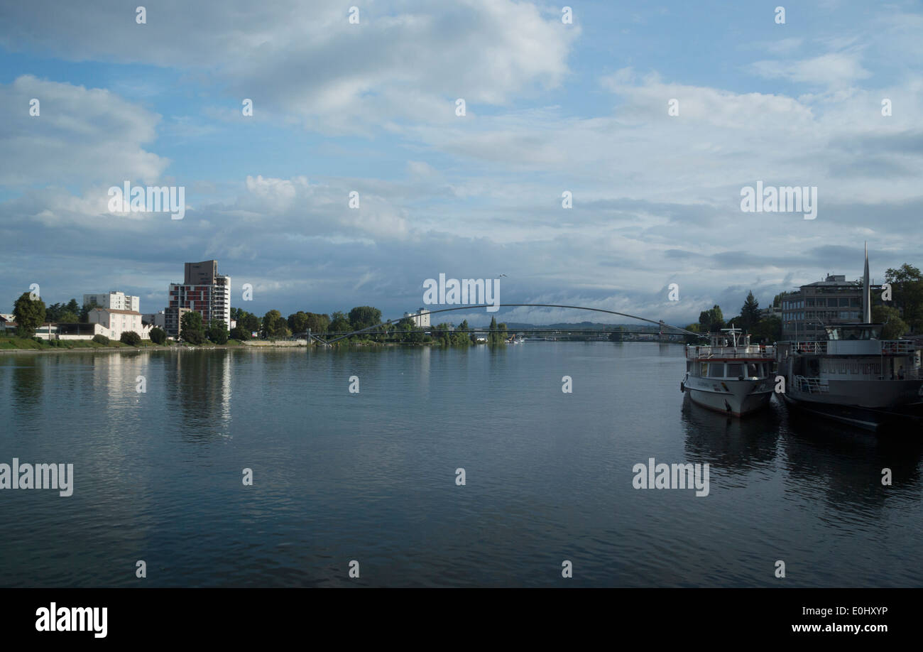 Der Rhein bei Basel oder Basel Schweiz Stockfoto