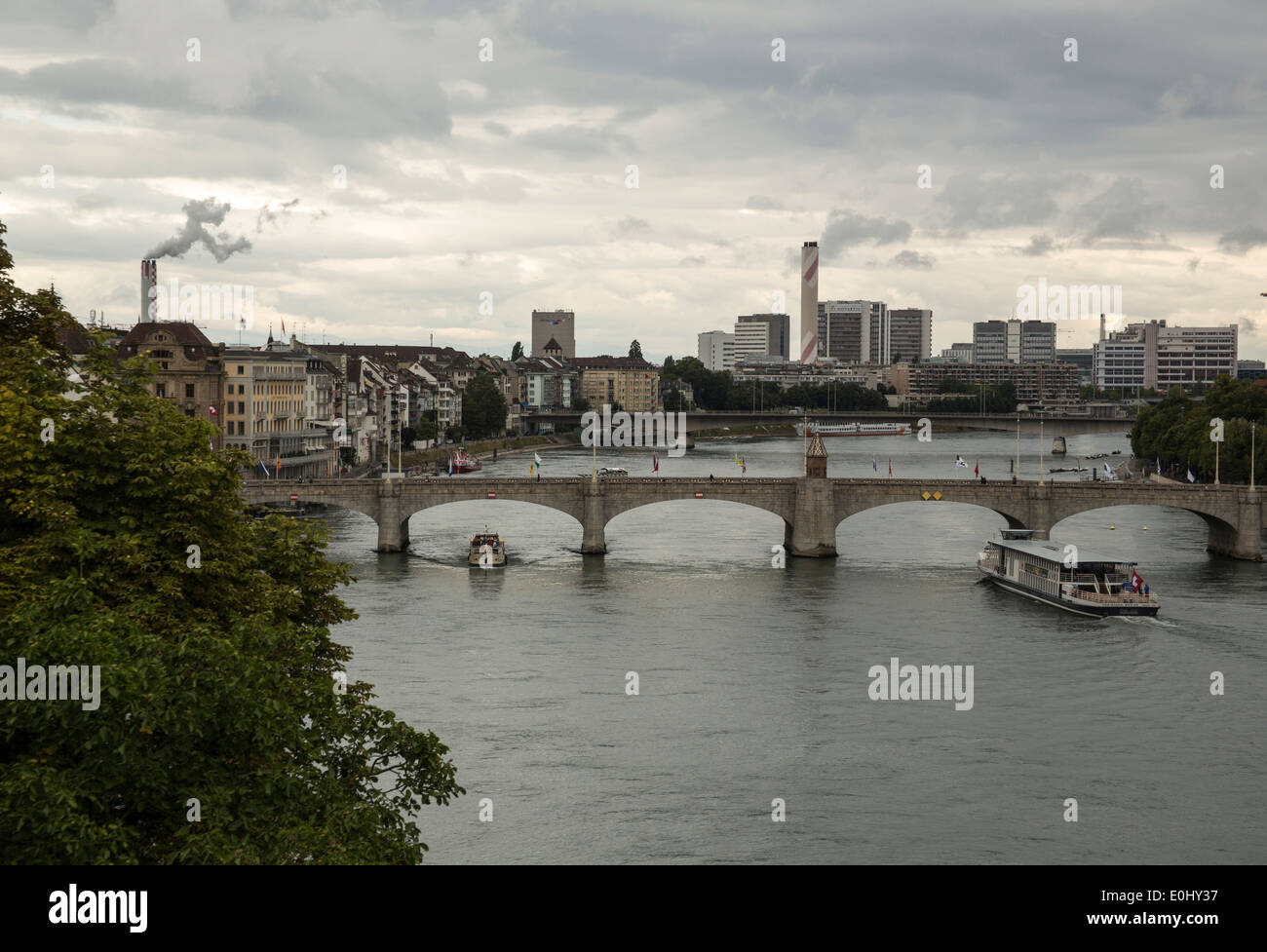 Blick auf Basel und der Rhein Stockfoto