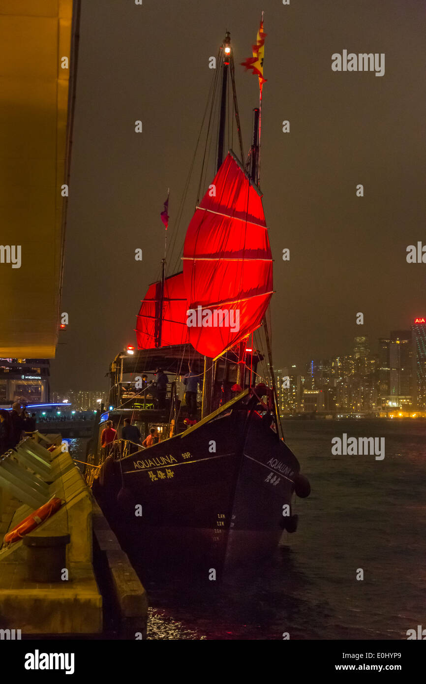 Toursit Schiff in Tsim Sha Tsui, Hongkong Stockfoto