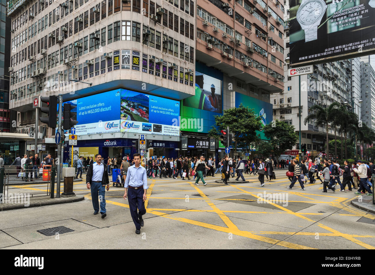 Menschen Kreuzung Straße in Hongkong Stockfoto