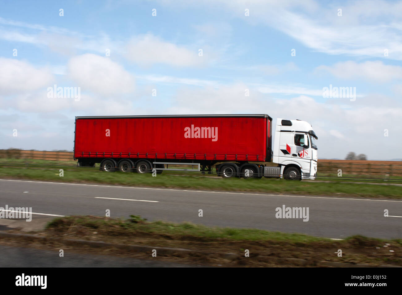 BJS LKW Reisen entlang der Schnellstraße A417 in Cotswolds, England Stockfoto