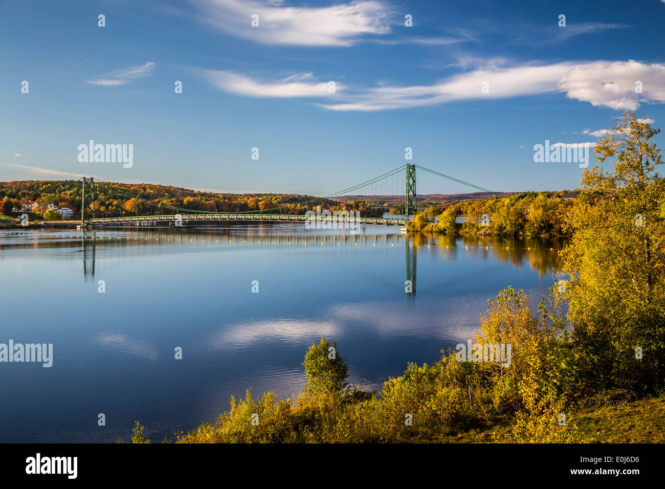 Die Hängebrücke über den Fluss Saint-Maurice in Grand-Mere, Quebec, Kanada. Stockfoto
