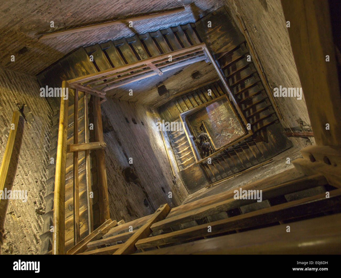 Bologna - Treppe von Torre Asinelli Stockfoto