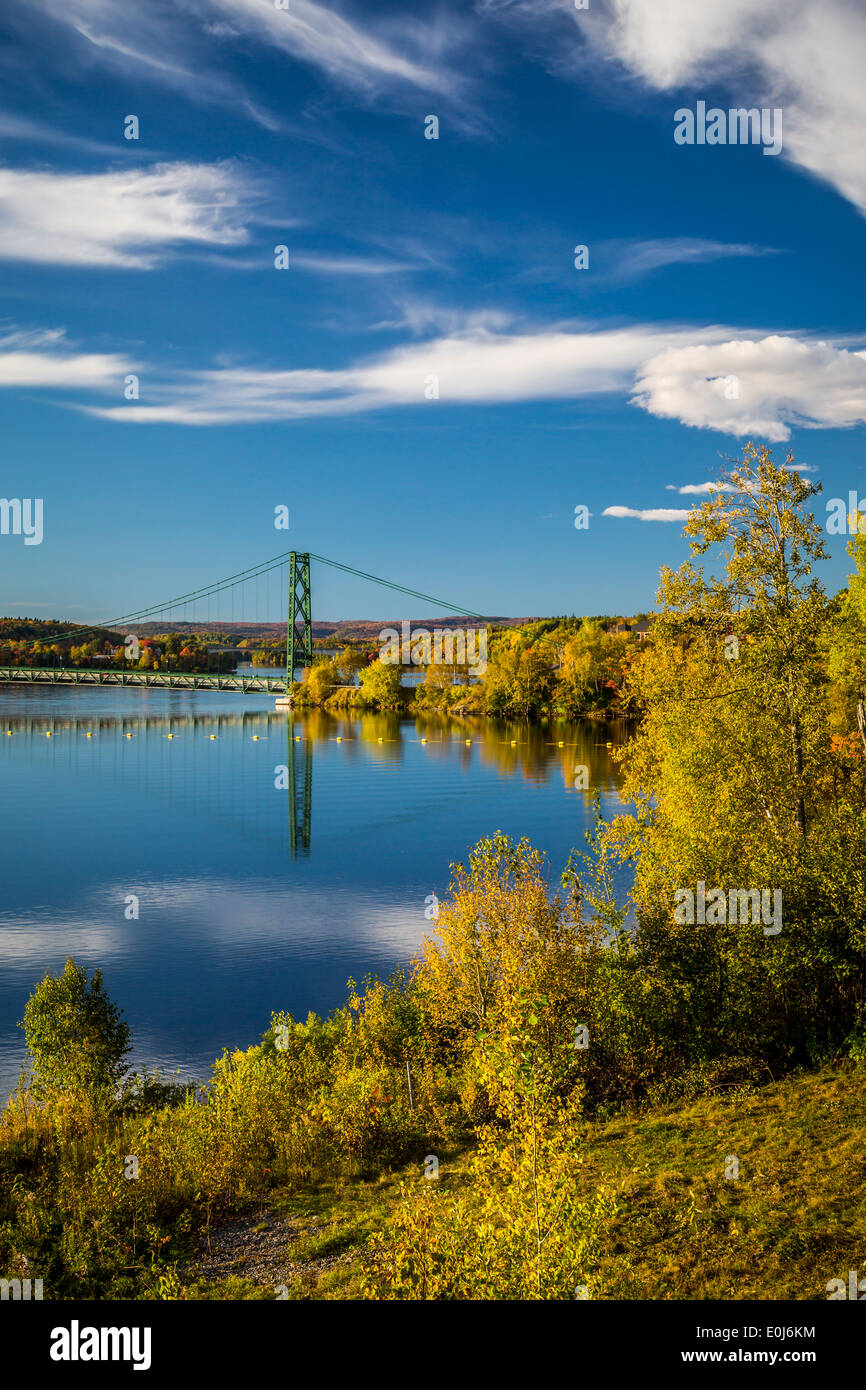 Die Hängebrücke über den Fluss Saint-Maurice in Grand-Mere, Quebec, Kanada. Stockfoto