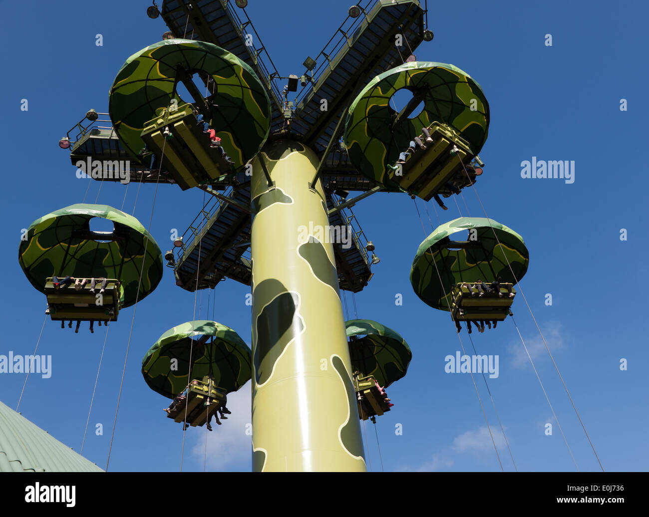 Ansicht des Spielzeug Soldaten Parachute Drop im Bereich Toy Story Playland der Walt-Disney-Studios, Marne-la-Vallée, Frankreich. Stockfoto