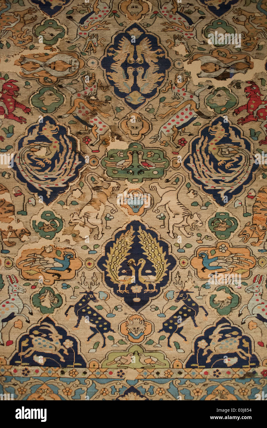Doha. Katar. Museum für islamische Kunst. Seiden Tapete (bekannt als "The Franchetti") Iran (Kashan) c.1575. Stockfoto