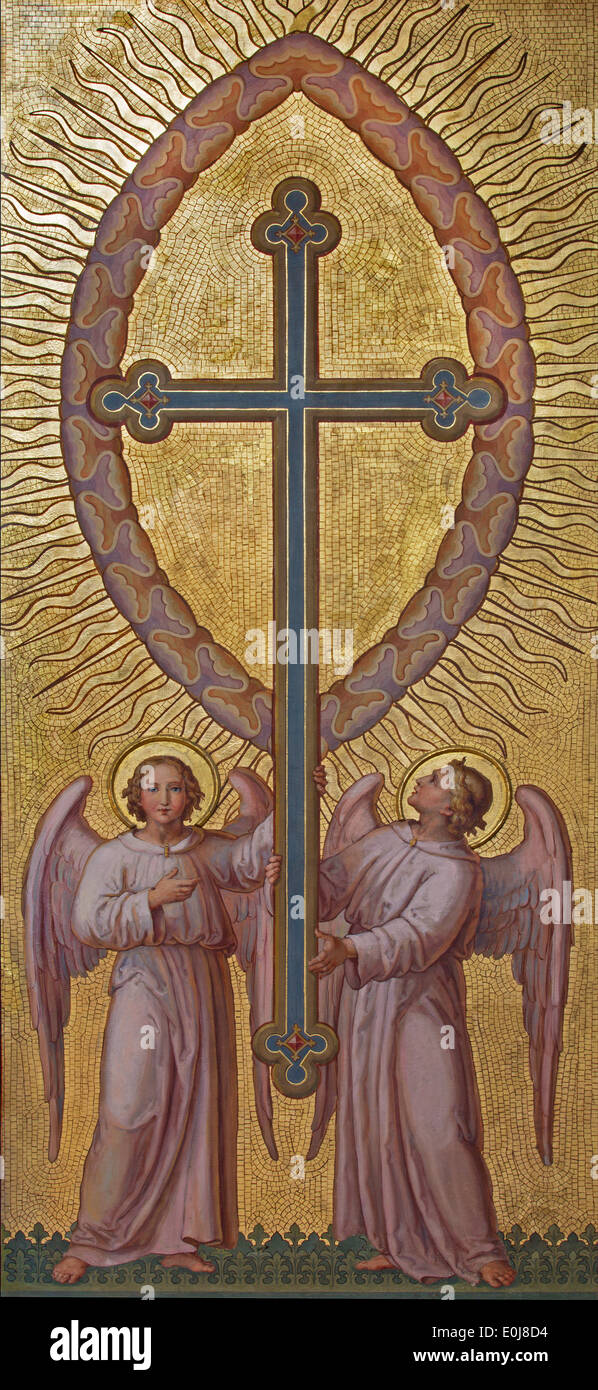 Wien, Österreich - 17. Februar 2014: Engel mit dem Kreuz von Josef Kastner 1906-1911 in Karmeliten-Kirche in Dobling. Stockfoto