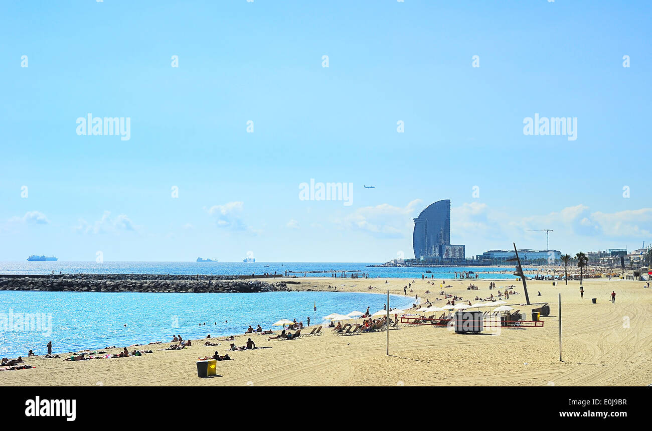 Stadtstrand von Barcelona. 400 Meter lang, ist es eines der 10 besten Stadtstrände der Welt. Stockfoto