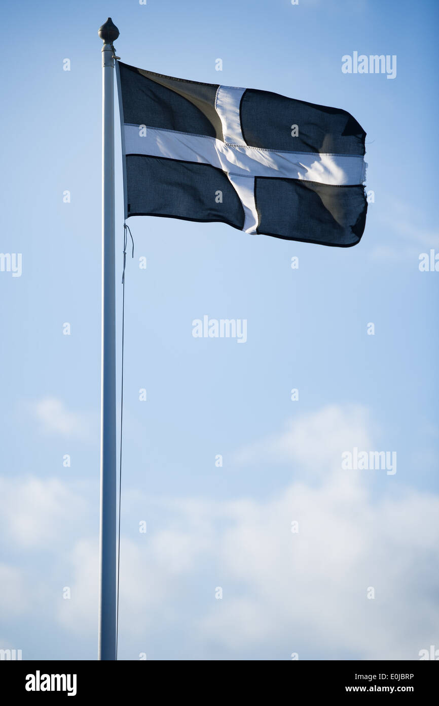 Sankt Piran Fahne, die Fahne von Cornwall, fliegen in Endland, England Stockfoto