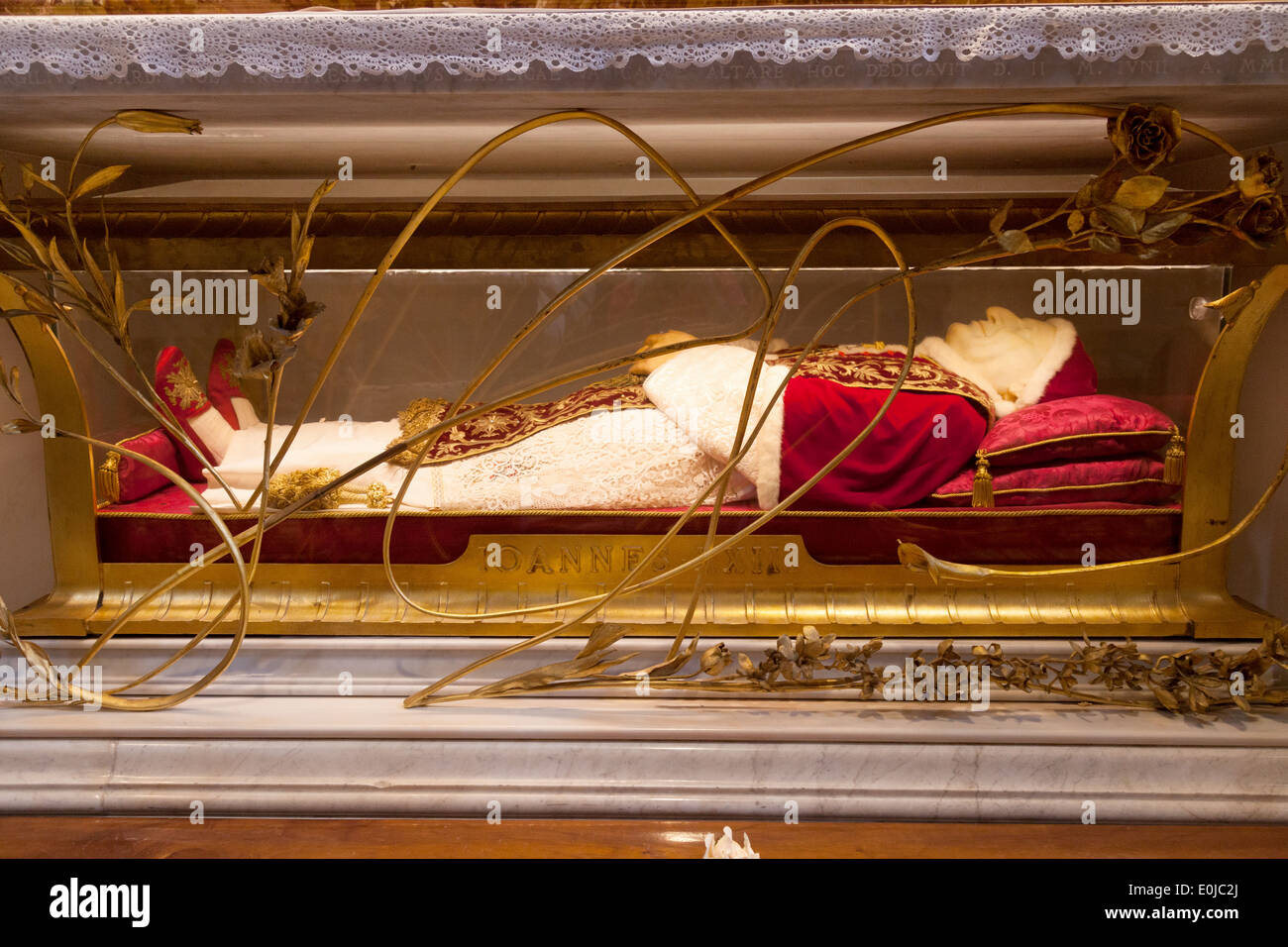Der Körper von Papst John XXIII in seinem Grab, Str. Peters Basilica, Vatikanstadt Rom Italien Europa Stockfoto