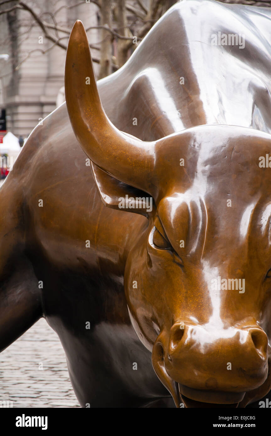 Stier am an new Yorks finanziellen Bezirks aufladen Stockfoto