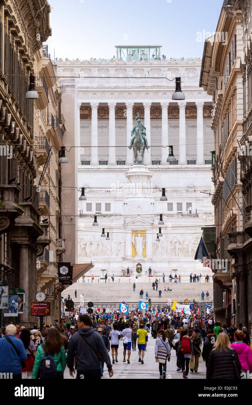 Stadtzentrum von Rom, der Blick auf die Via del Corso, Vittorio Emanuele II Denkmal; Rom Italien Europa Stockfoto