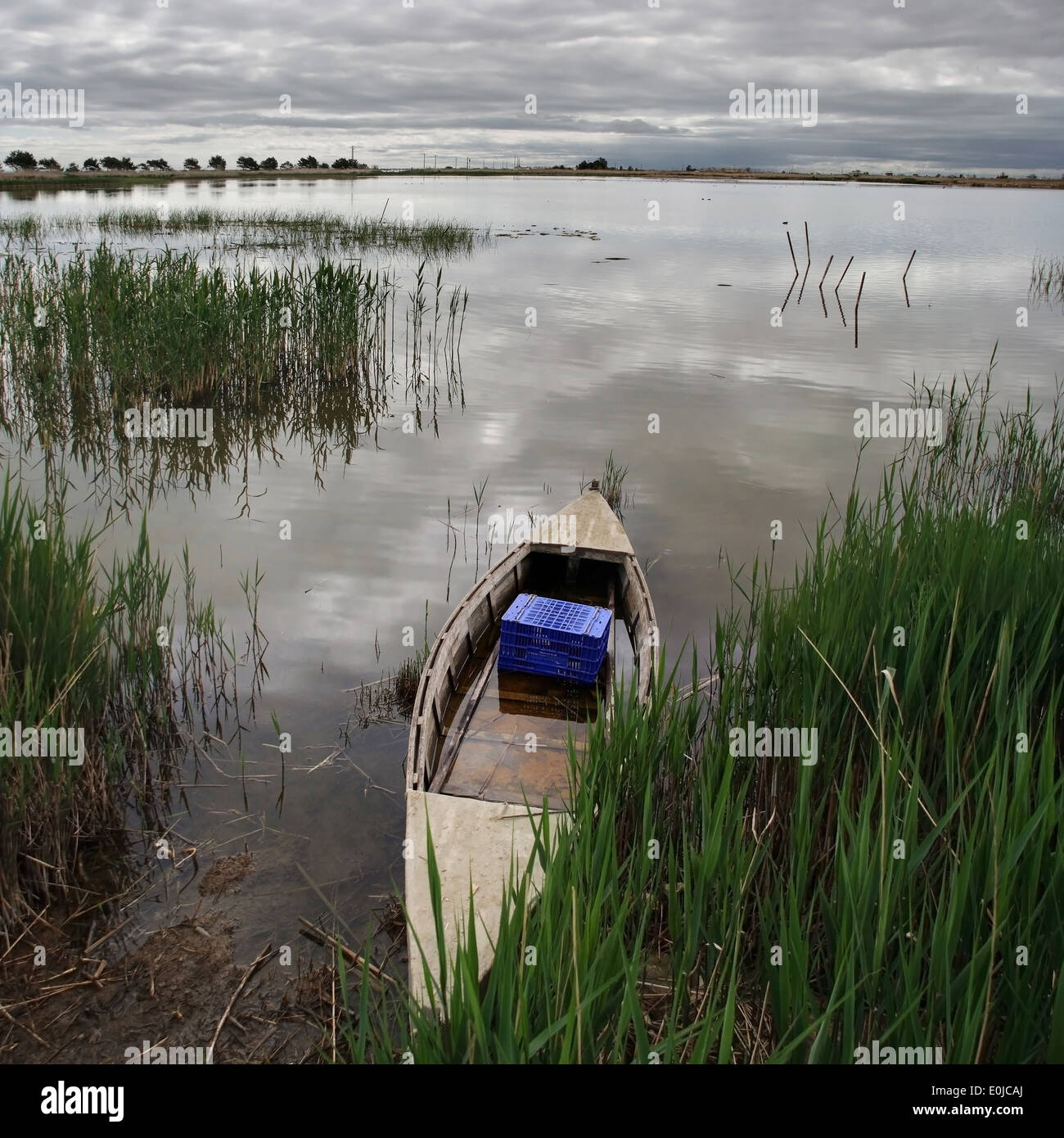Fischen Kanu am Ufer der Lagune. Stockfoto