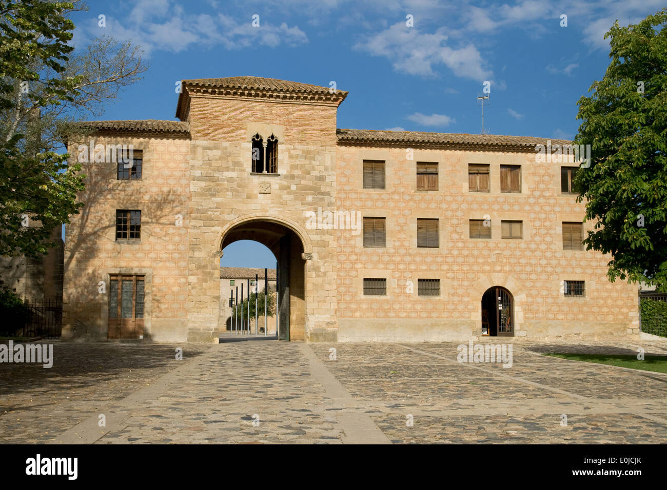 Eingang zu den klösterlichen Gelände von Poblet, Katalonien. Stockfoto