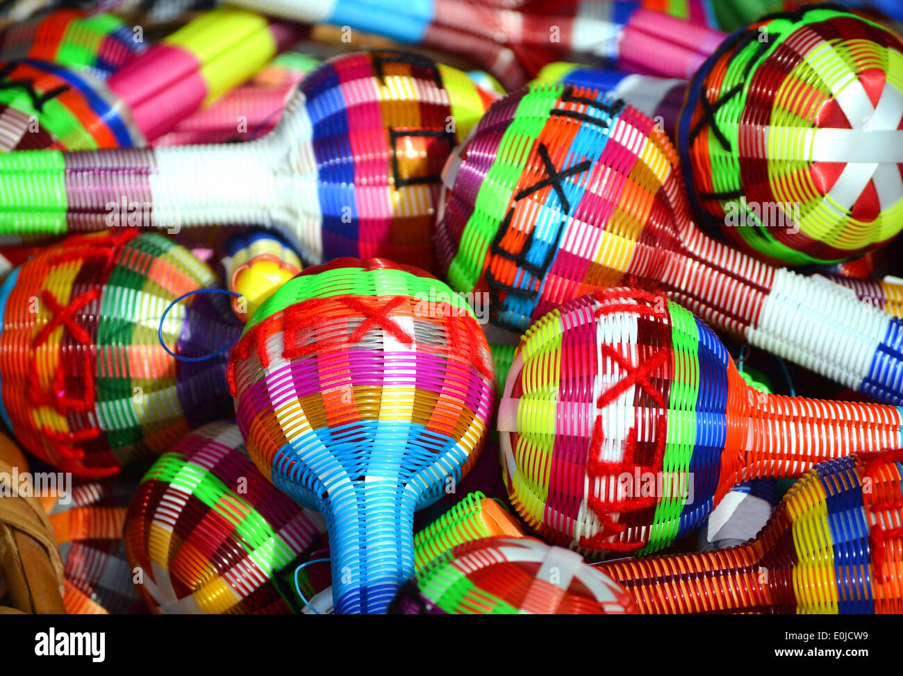 Farbenfrohe Maracas aus Mexiko Stockfoto