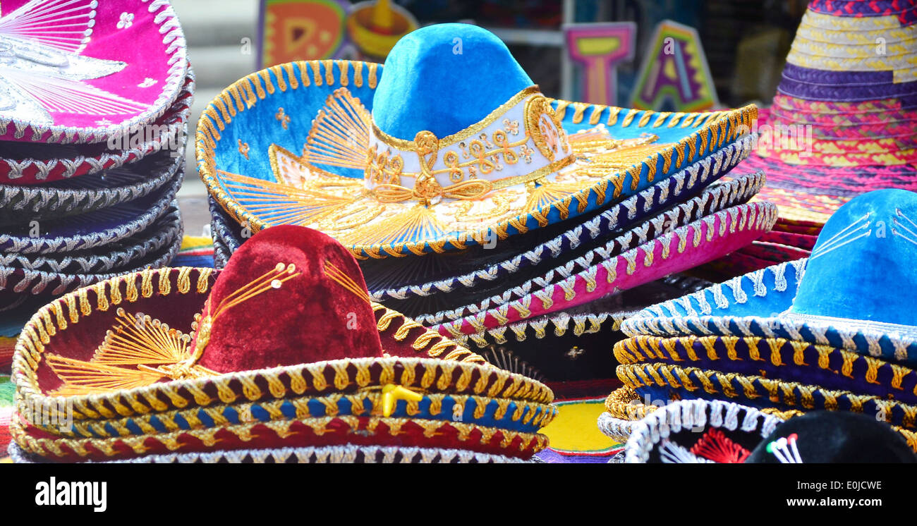Haufen von mexikanischen Sombrero Hüte Stockfoto