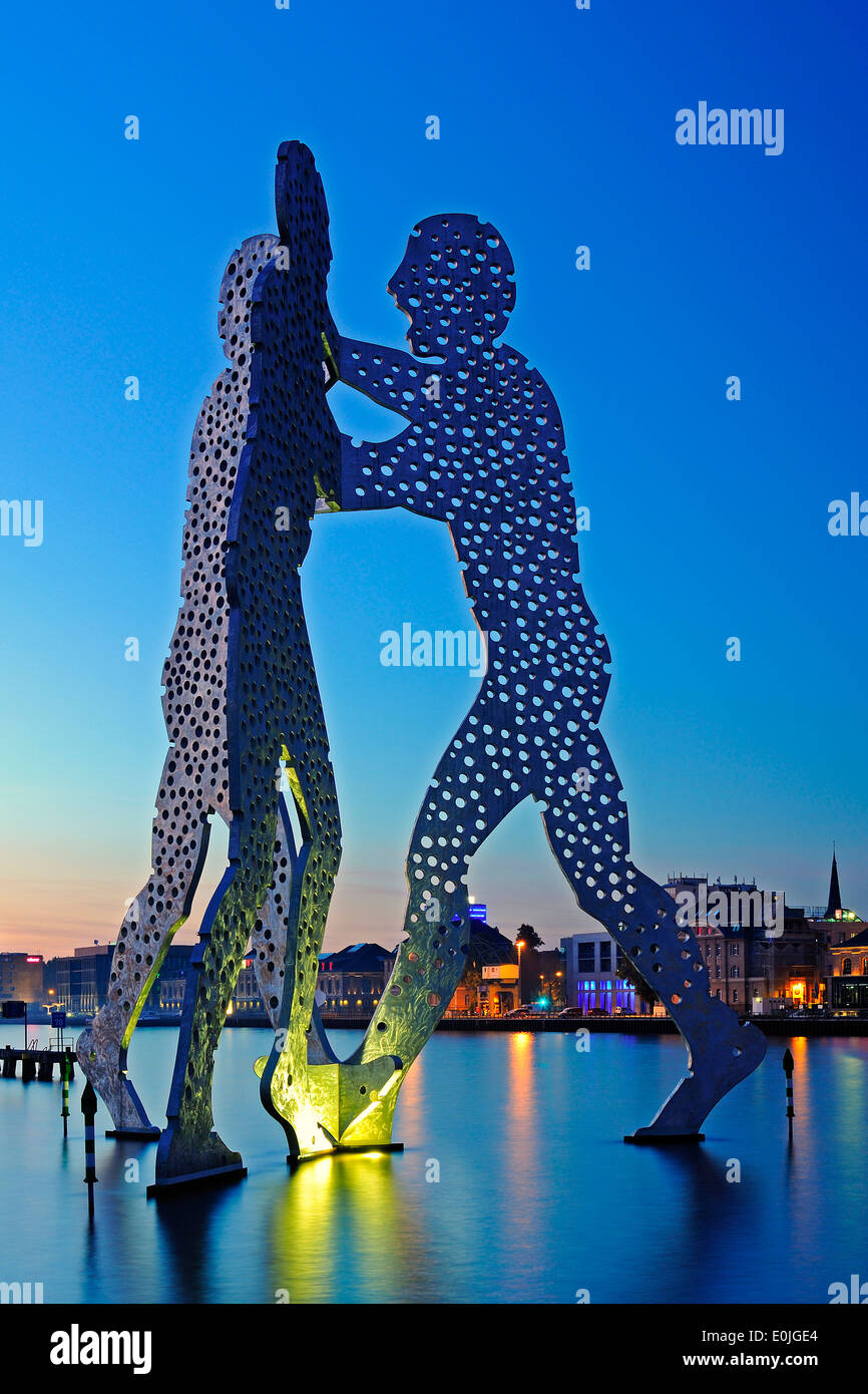 Molekül Männer, 30 Meter Hohes Kunstwerk aus Aluminium, Bildhauer Jonathan Borofsky in der Spree Stehend Bei Raummotive, B Stockfoto