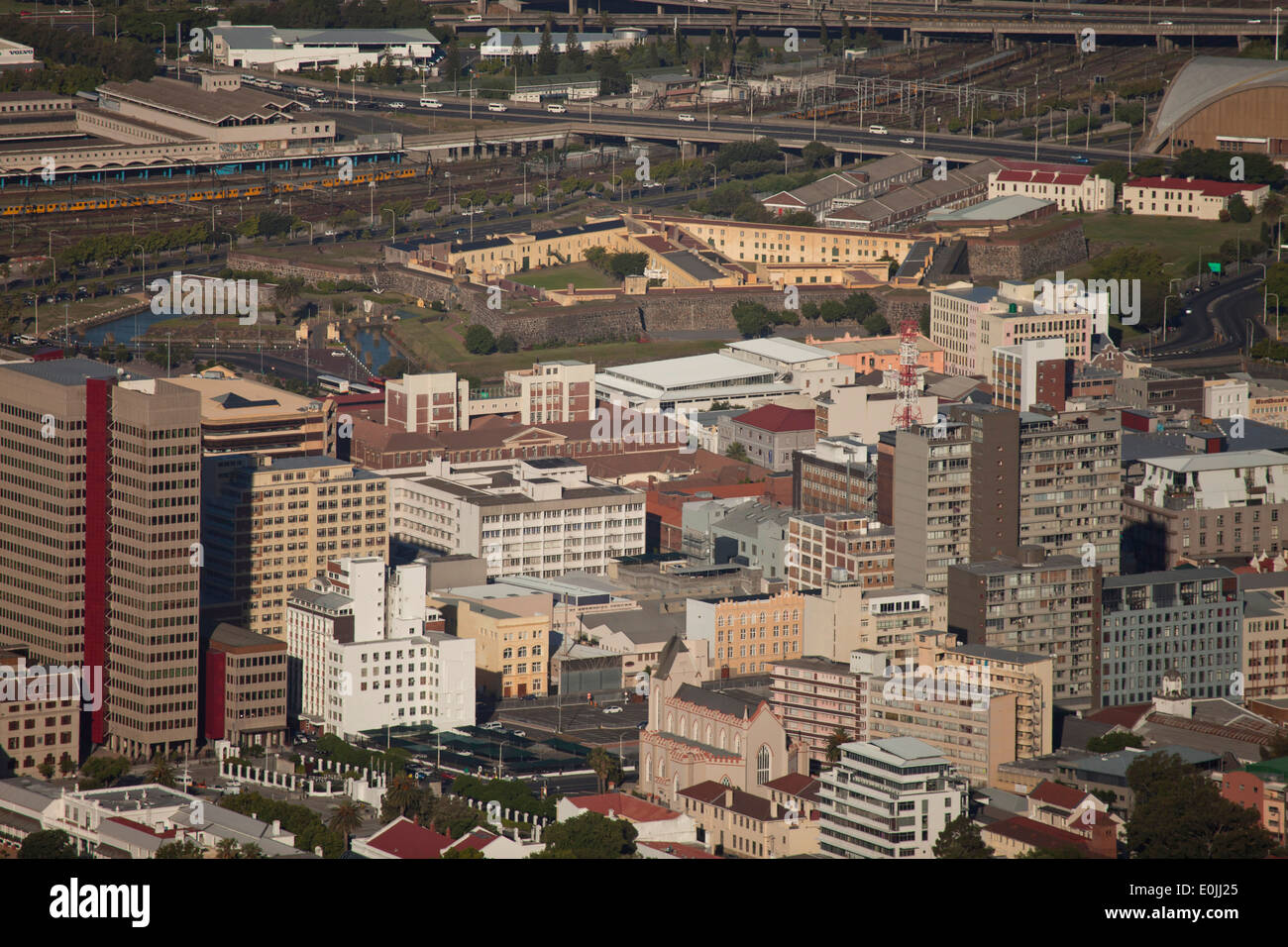 Skyline von Kapstadt Central Business District und Castle of Good Hope, gesehen vom Lions Head, Western Cape, Südafrika Stockfoto