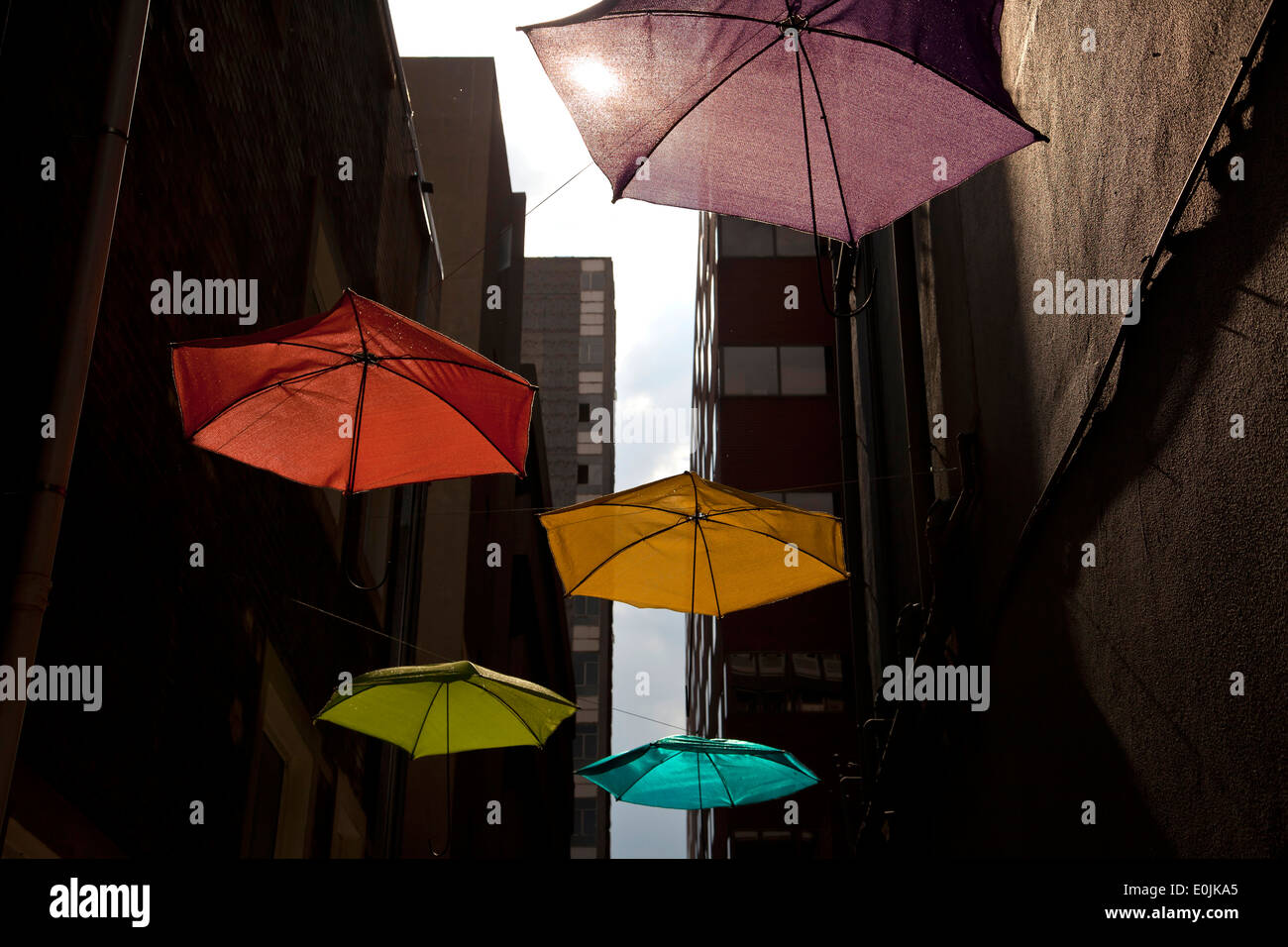 Moderne Kunst mit bunten Sonnenschirmen, Johannesburg, Gauteng, Südafrika, Afrika Stockfoto