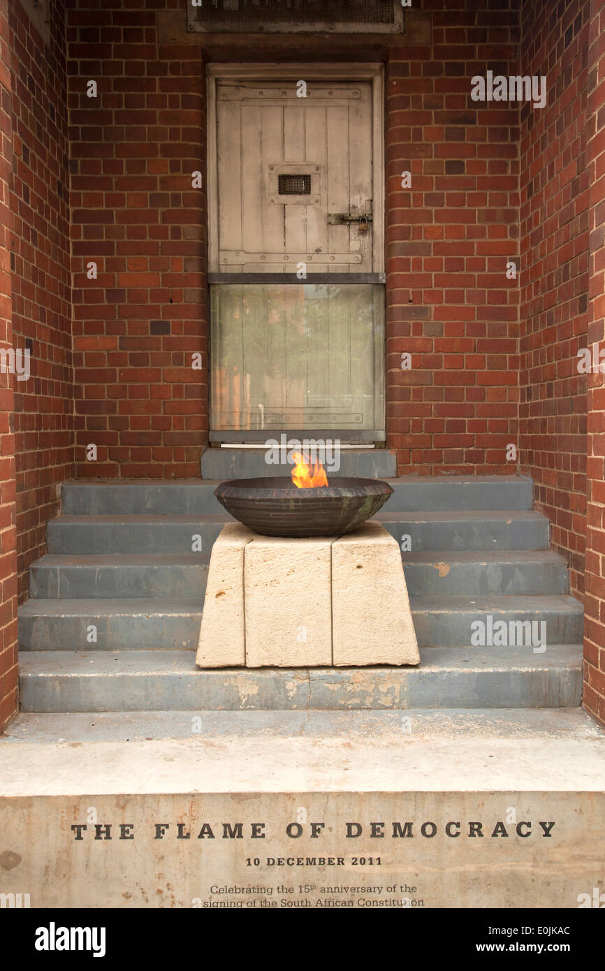 Die Flamme der Demokratie die Constitutional Court of South Africa auf Constitution Hill in Johannesburg, Gauteng, Südafrika Stockfoto