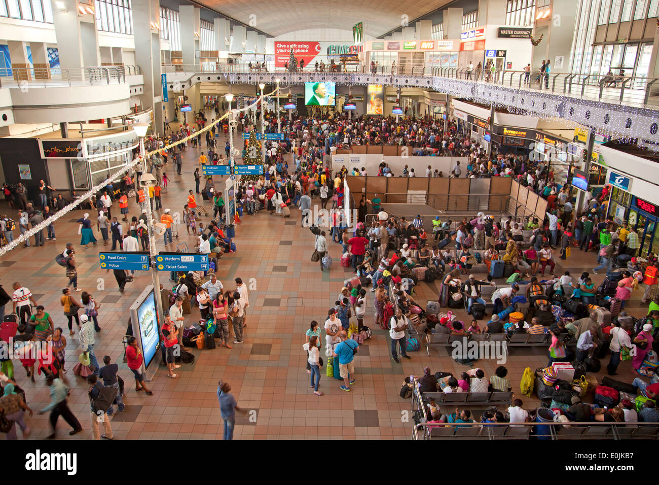 Passagiere im Park Station Hauptbahnhof, Johannesburg, Gauteng, Südafrika, Afrika Stockfoto