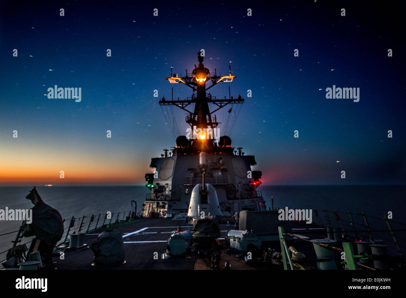 Der Lenkwaffenzerstörer USS Donald Cook (DDG-75)-Transite zum Schwarzen Meer während der Teilnahme an europäischen Phased Adaptive Ap Stockfoto