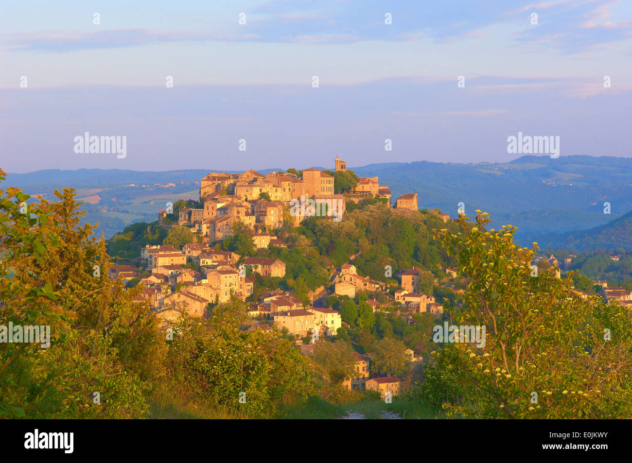 Cordes Sur Ciel, Cordes-Sur-Ciel im Morgengrauen, Tarn Abteilung, Midi-Pyrénées, Frankreich, Europa Stockfoto