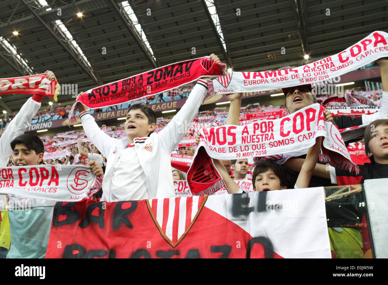 TURIN, Italien - 14 / 05 / 2014: Benfica und Sivilla Unterstützer während der UEFA Europa League Finale Fußballspiel in Turin Juventus Arena. (Foto: Andrea Gattino / Pacific Press) Stockfoto