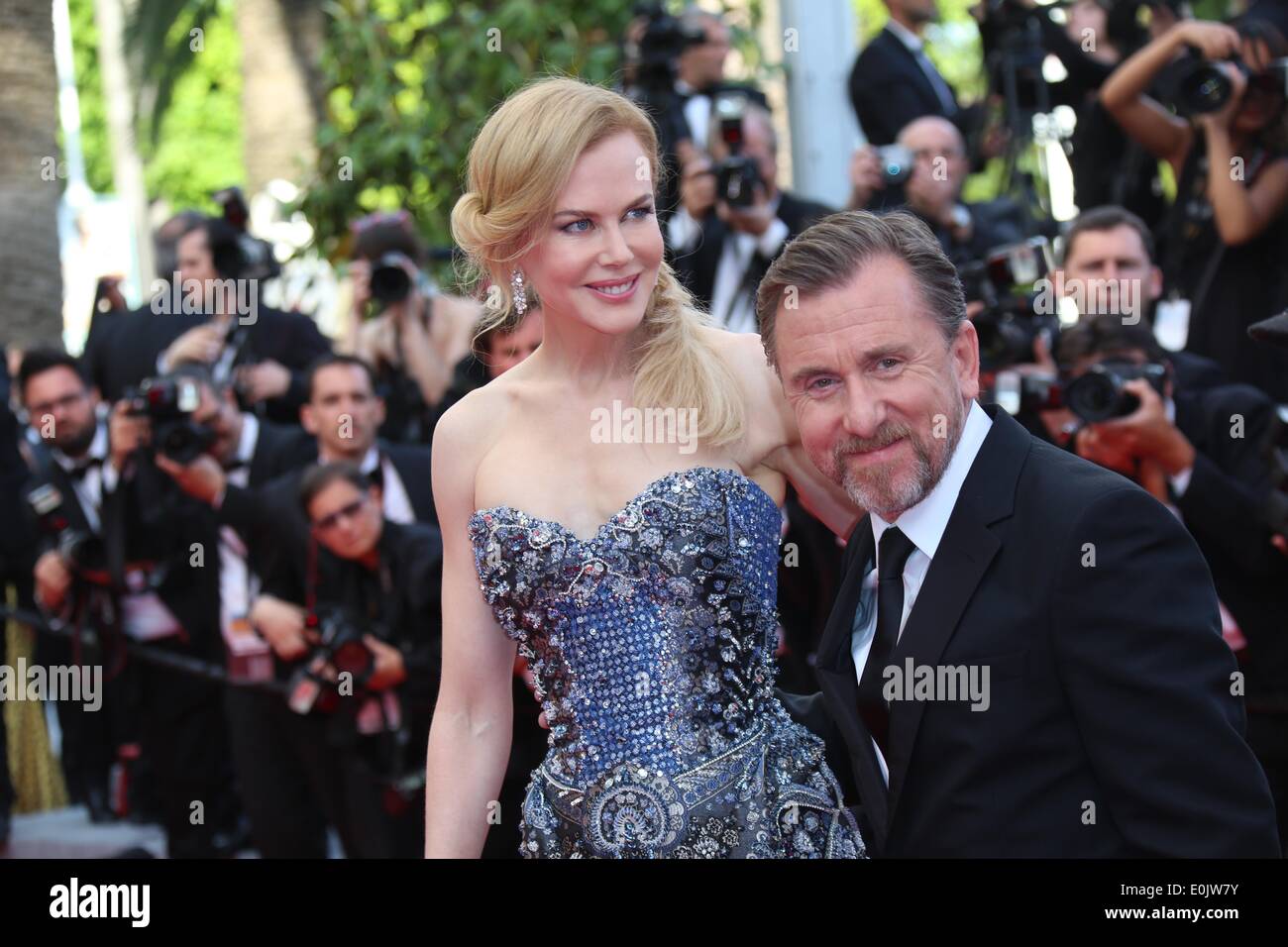 Cannes, Frankreich. 14. Mai 2014. Australische Schauspielerin Nicole Kidman und britischer Schauspieler Tim Roth kommen für die Vorführung des Films "Grace of Monaco" und der feierlichen Eröffnung der 67. jährlichen Cannes Filmfestspiele in Cannes, Frankreich, 14. Mai 2014. Außer Konkurrenz präsentiert öffnet der Film das Festival, das vom 14. bis 25 Mai läuft. Foto: Hubert Boesl - Live News WIRE SERVICE/Dpa/Alamy Stockfoto