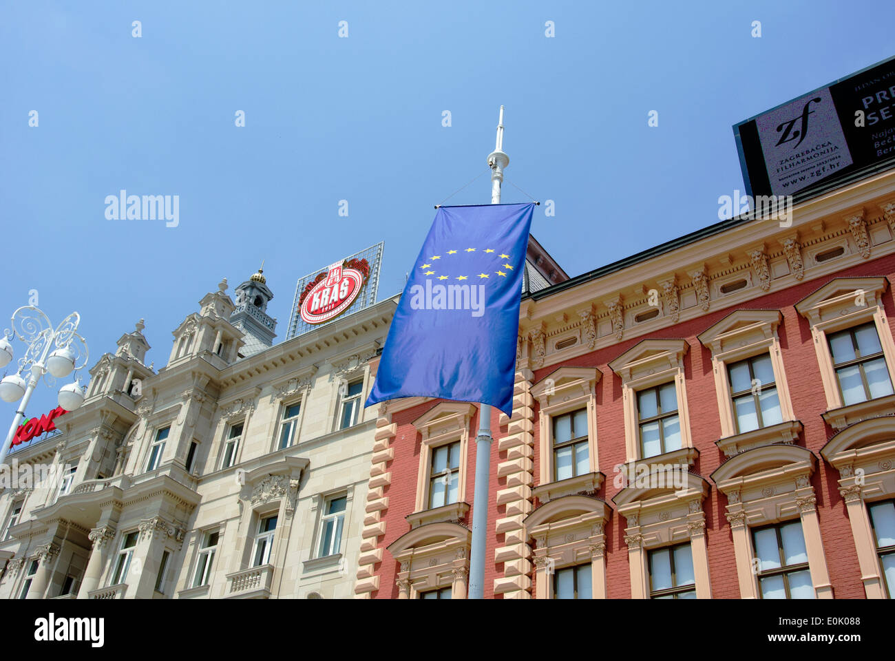 EU-Flagge in Ban Jelacic-Platz, Zagreb, Kroatien, Europa Stockfoto