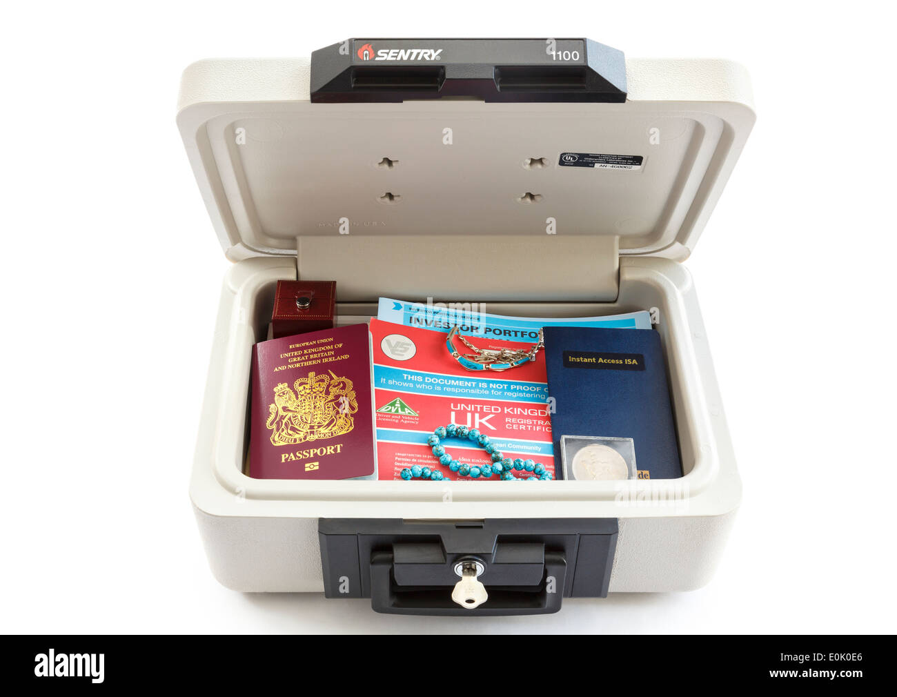 Sentry fire-safe Sicherheit Kasten mit Deckel öffnen, die wertvolle Elemente wichtige Dokumente wichtige Dinge vor Brandschäden zu schützen Stockfoto